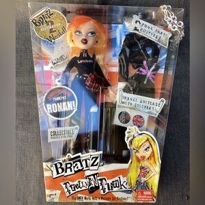 BRATZ WORLD  PRETTY 'N' PUNK LONDON CLOE Fashion Doll & Accessories NEW